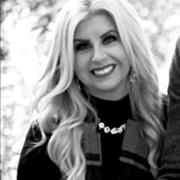 Meet your Posher, Stacy - Picture 1 of 2